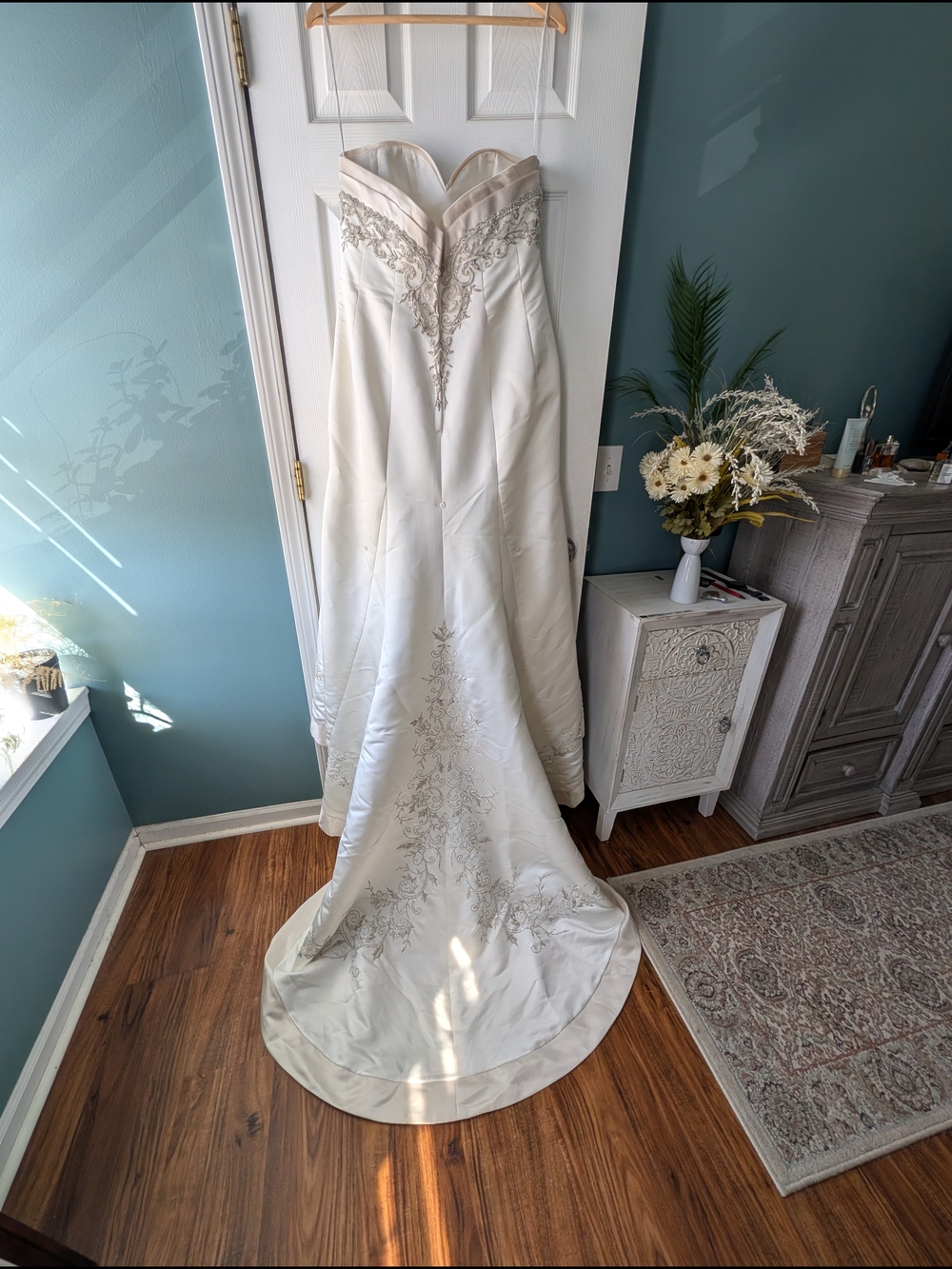 Vintage Mermaid David's Bridal Ivory/Cream Embellished Sweethart Wedding Dress - Picture 6 of 12